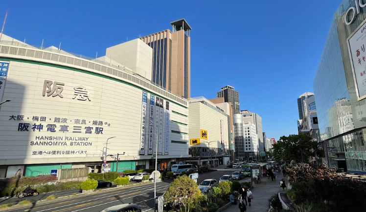 兵庫の一番の繁華街は三宮です。県内最大かつ関西でも5本の指には入る巨大な繁華街です。