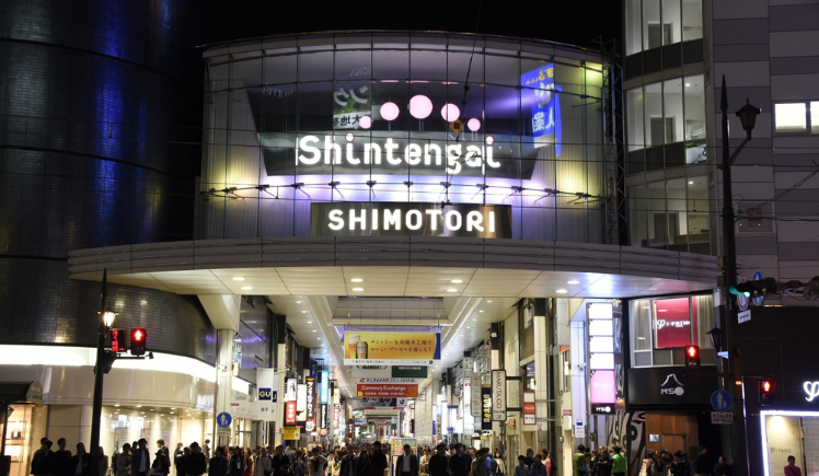 下通アーケードは全長約511メートルの熊本で最大のメインストリートです