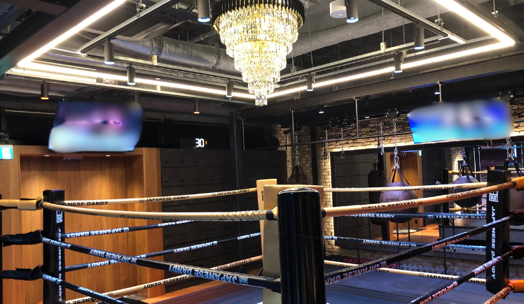 ボクシングジムのVIPルームにカラオケを導入いただいています